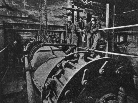Fig. 4. A Waterwheel Unit at Croton Dam/HYDRO-ELECTRIC POWER DEVELOPMENT ON THE MUSKEGON RIVER (SEE PAGE 21).