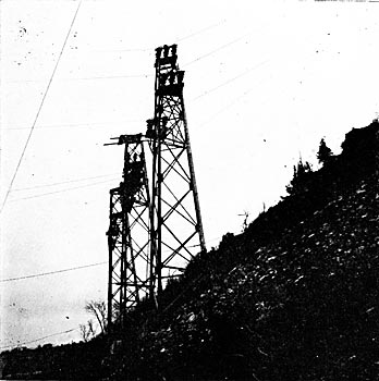 FIG. 4.  STEEL TOWERS ON NEW YORK SIDE.