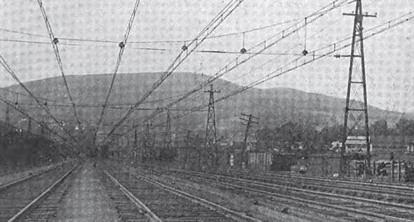 FIG. 8CROSS CATENARY LINE CONSTRUCTION IN YARDS AT NORTH ADAMS