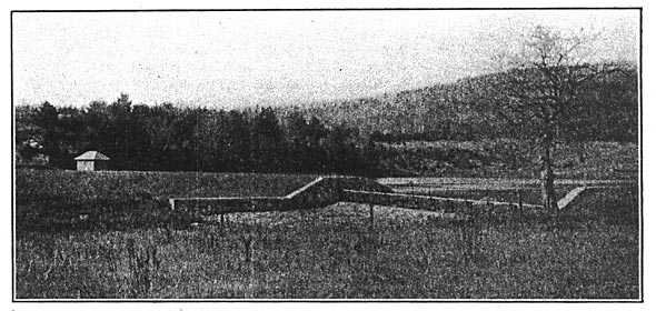 FIG. 5.  HEADGATE AND SPILLWAY.