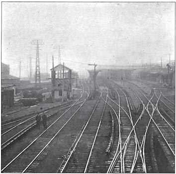 FIG. 8.  VIEW NEAR JAMAICA STATION, SHOWING THE THIRD RAIL AT AN INTERLOCKING JOINT