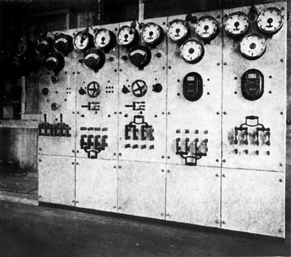 FIG. 4 SWITCHBOARD IN POWER STATION.