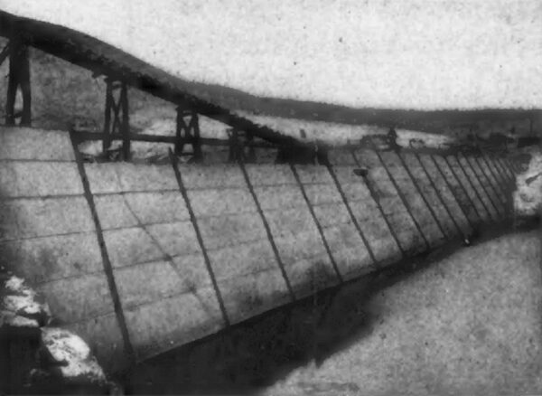 STEEL FACE OF DAM DURING CONSTRUCTION.