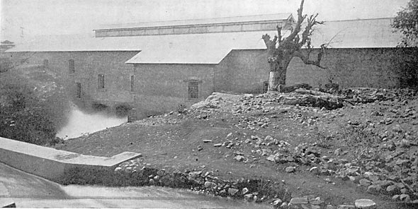 FIG. 27.-EXTERIOR VIEW OF GUANAJUUATO POWER HOUSE, SHOWING TAILRACE