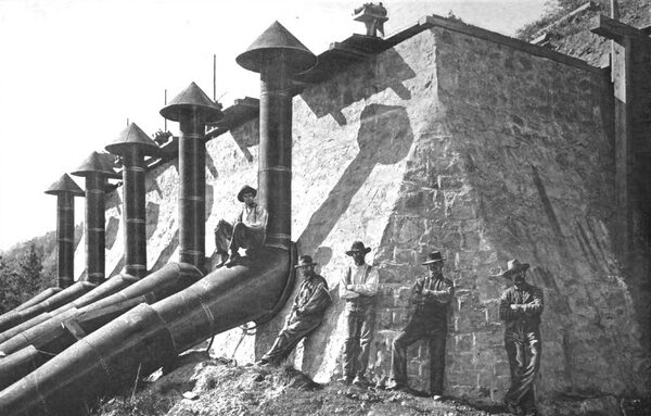 THE END OF THE COLGATE POWER HOUSE FLUME. FROM HERE FIVE LINES OF PIPE, EACH 1500 FEET LONG, LEAD DOWN TO THE POWER HOUSE. THE VERTICAL FALL IS OVER 700 FEET.