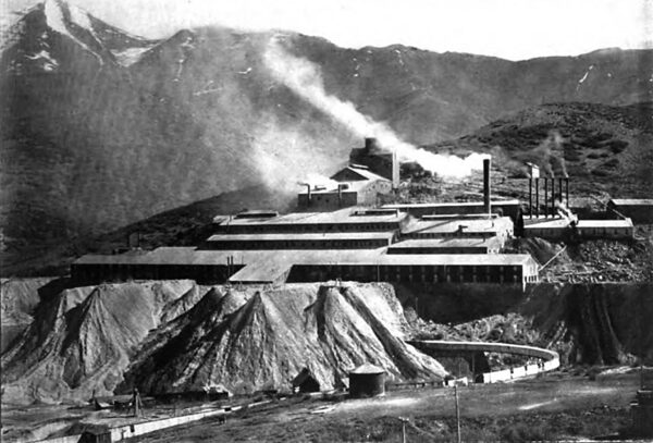 THE MERCUR MILL, SUPPLIED WITH POWER FROM THE PROVO, UTAH, STATION, SHOWN ON PAGES 192 AND 193. THE FIRST INDUSTRY OPERATED BY 40,000 - VOLT POWER
