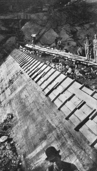 CONSTRUCTING DAM