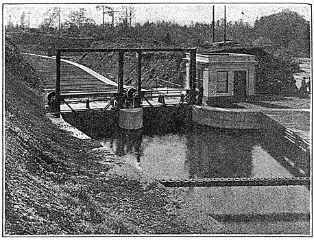 Fig. 8 - Headwork and Flume on White River, Near Buckley.