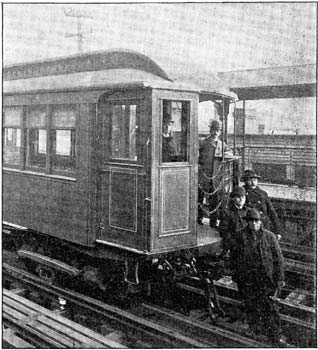 FIG. 11.  SHOWING CONTACT SHOE ON SIDE OF TRUCK AND VESTIBULE FOR MOTORMAN ON CARS OF SOUTH SIDE ELEVATED RAILROAD, CHICAGO.